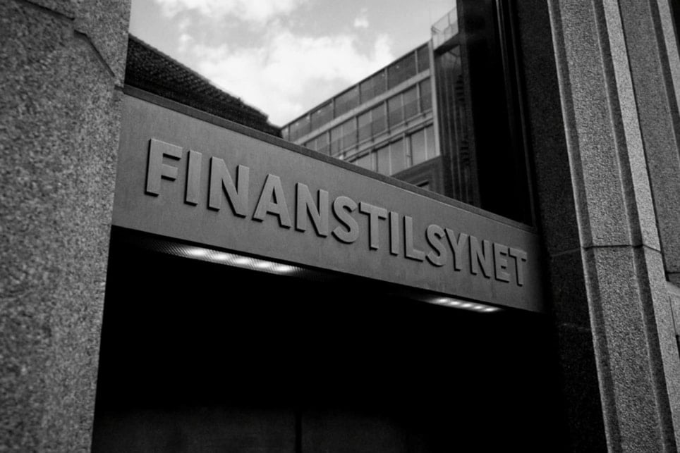 Skilt ved inngangsdøren av Finanstilsynet.