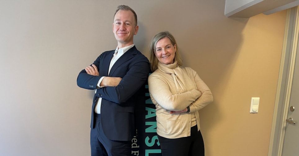 Inger-Johanne Arildsen Rygh, EU-direktør i DNB og Erlend Engh Brekke, leder for samfunnskontakt i Nordea er ukens gjester i Finanslunsj. Foto.